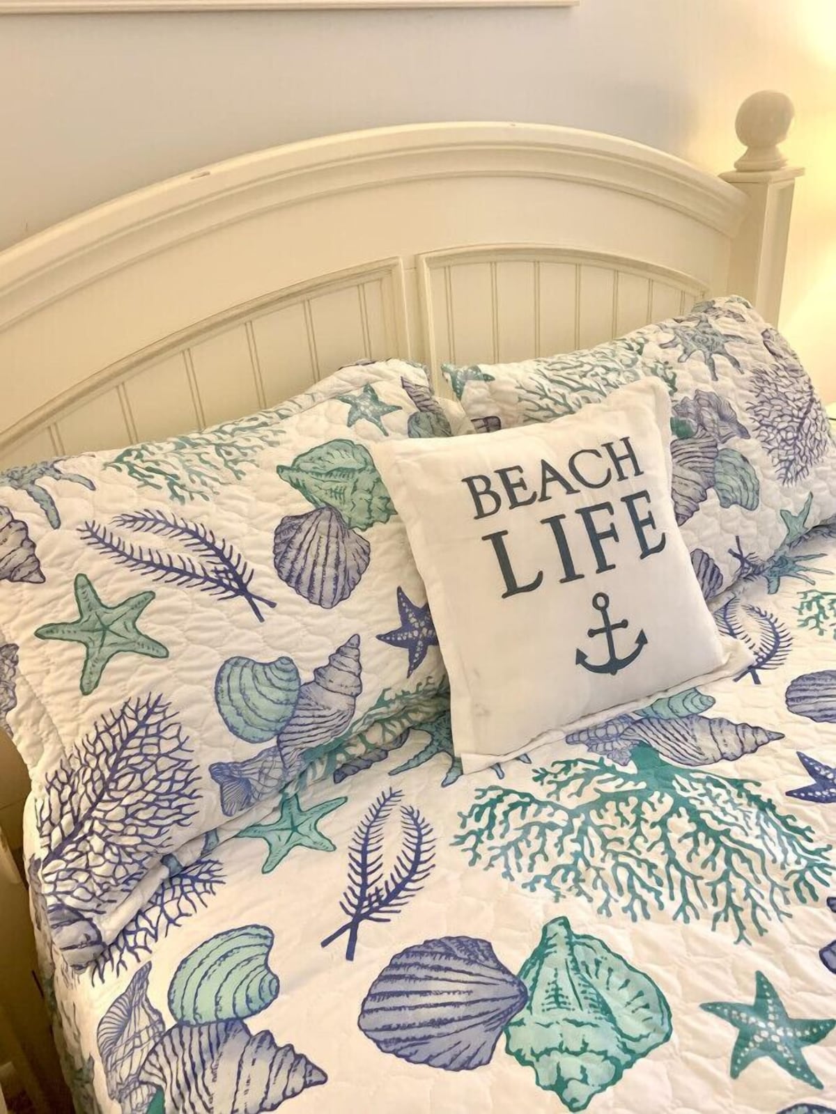 Very cute and comfortable two bedroom with view of the pool