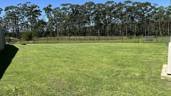 32 meter frontage to a dam and teh golf course