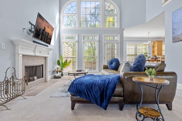 Living area with cozy Full-sized pull-out couch