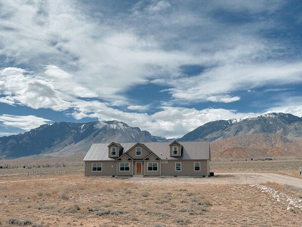 Beartooth Retreat at the base of the Beartooth Mountains