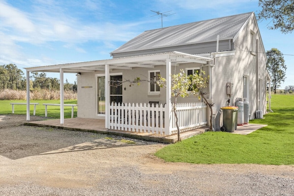 Settlers Cottage