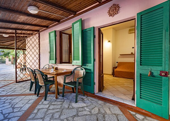external table-Casa Bartolomea 11-Elba Island