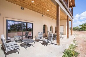 4 Bedroom (sleeps 10) Space