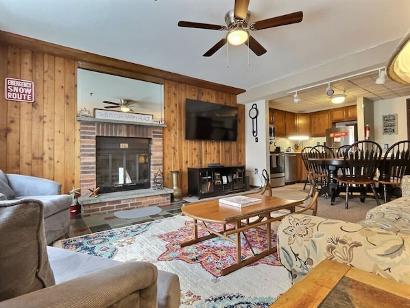 Open floor plan with ample seating for your entire group