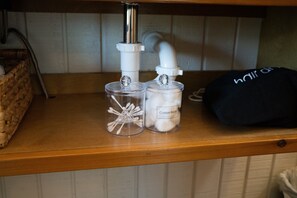 Bathroom amenities
