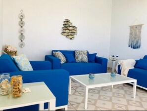 Outdoor Lounge 