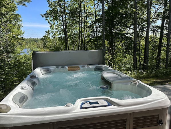 Hot tub added in June 2025. Easy access from the back door of Frosty’s, perfect place to relax and unwind after a long day of exploring!