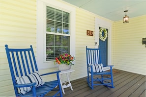 Comfortable rocking chairs to enjoy!