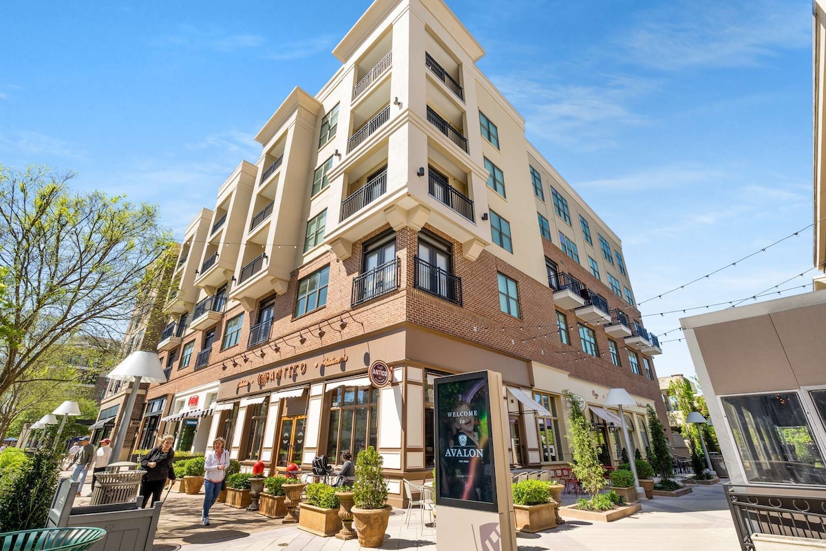 Stroll to Downtown Alpharetta and Avalon
