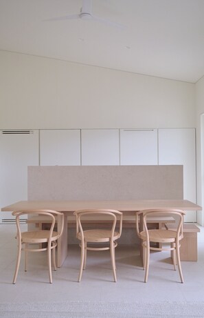 dining area with large kitchen island