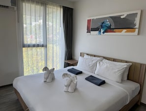 D229 Cozy apartment - walk to beach, pool & gym (11874)