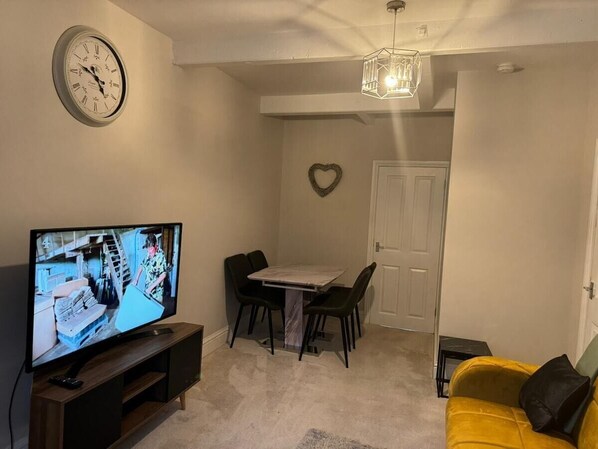 Elegance sitting room and dinning area.