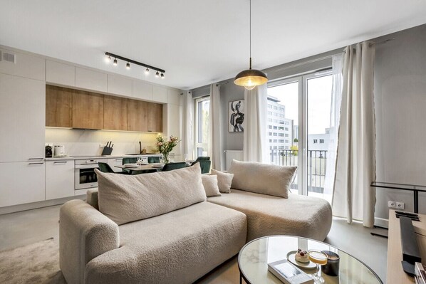 Main Living Area - Book Now with RENTUJEMY.COM