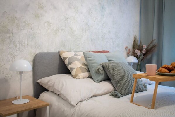 Main Bedroom with a Double Bed - Book Now with RENTUJEMY.COM