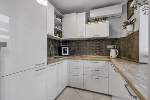 Kitchen | Book Now with RENTUJEMY.COM