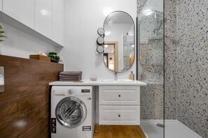 Bathroom - Book Now with RENTUJEMY.COM