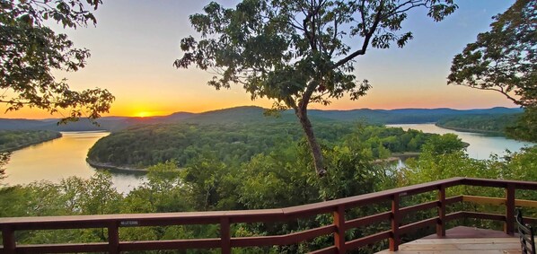 3 BR, Sleeps 8