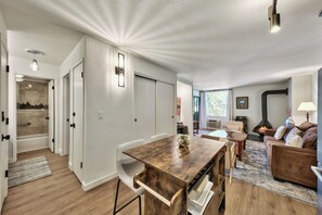 This studio is perfect for 2 people looking to escape for a romantic South Lake Tahoe adventure