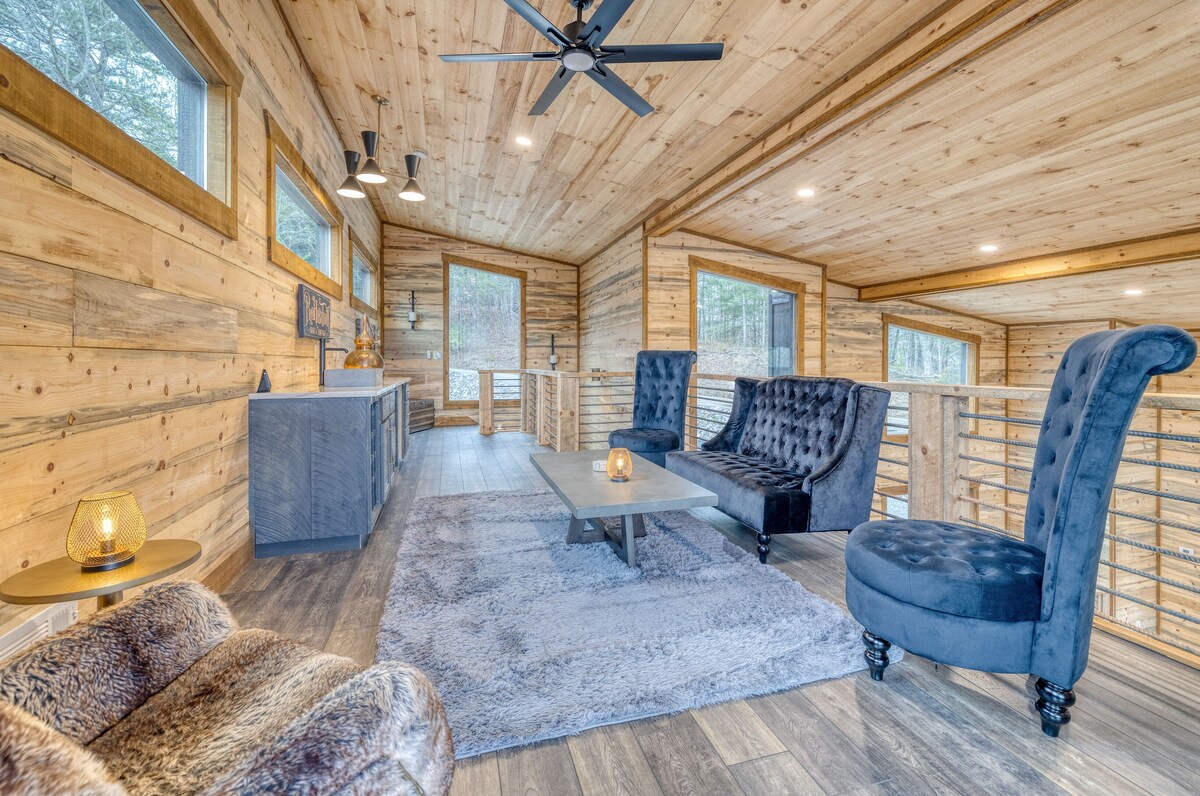 Prohibition Loft BRAND NEW CABIN