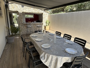Outdoor dining
