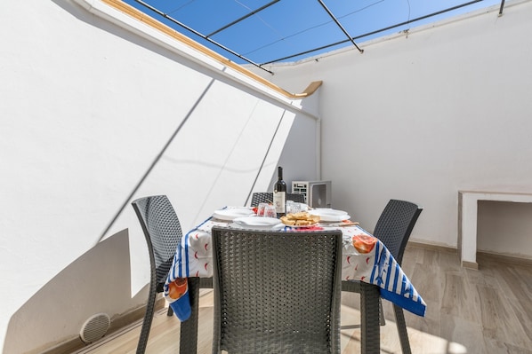Outdoor dining