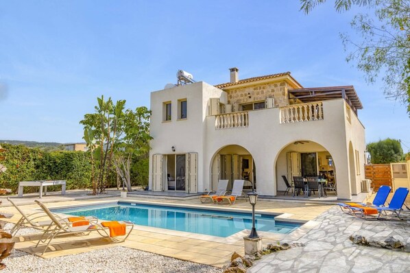 Villa Isychia image