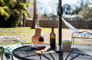 Outdoor table! Perfect to have coffee in the morning and a few drinks in the evening! 