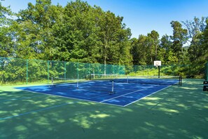 Tennis courts | Basketball courts
