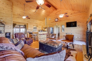Living Room | Central Heating & A/C | Free WiFi