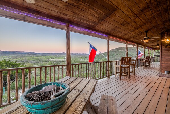 Concan Vacation Rental | 3BR | 2BA | 1,152 Sq Ft | Stairs to Enter