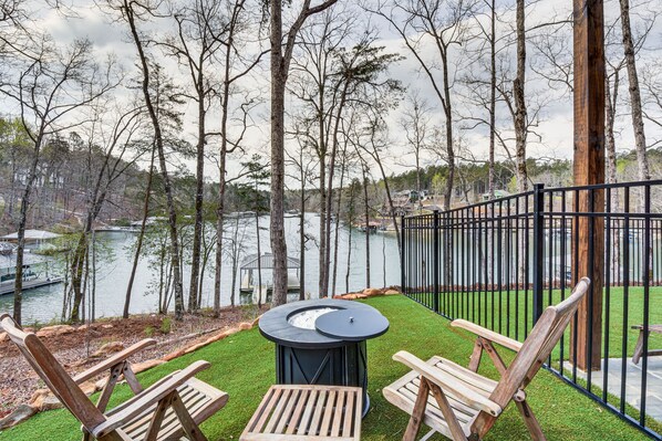 Seneca Vacation Rental | 2BR | 2BA | 1,950 Sq Ft | Step-Free Access