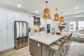 Kitchen | Central Heat | Foosball Table | 2 Living Areas | Smart TVs