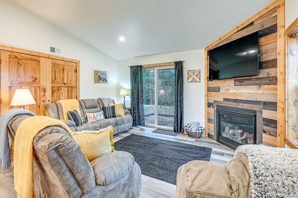 Friendship Vacation Rental | 3BR | 2BA | 1,120 Sq Ft | 1 Step to Enter