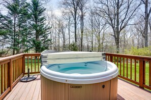 Deck | Private Hot Tub