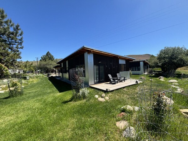 Sunflower Resort Arnica Cabin is Quiet!   And just 10 Minutes Walk to Town.