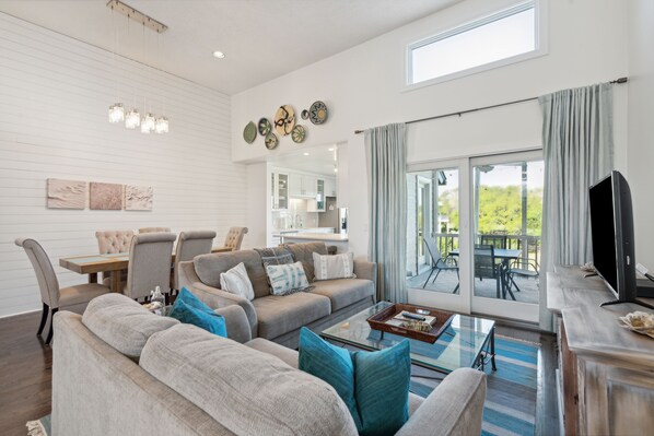 22 Linkside - Living Room