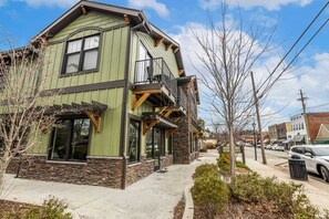 A Quaint Townhome in the Heart of Downtown Blowing Rock