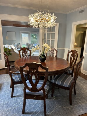 Dining room to seat six guests.