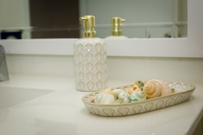 Bathroom amenities