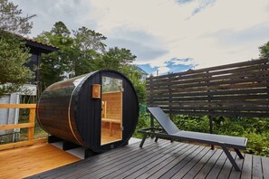 Barrel sauna, outdoor bath space