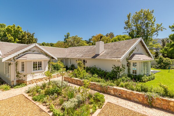 Parking for guests and friends and a beautiful garden for kids to play in.