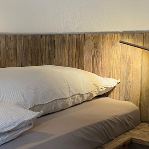 Schlafzimmer mit Doppelbett
