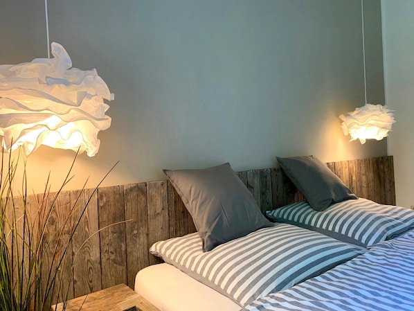 Schlafzimmer mit Doppelbett