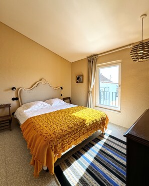 Quarto com cama de casal