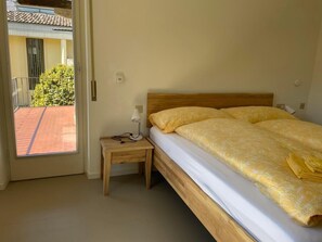 Bedroom with a double bed 