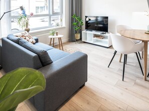Stay in a stylish and cheap studio apartment in Eindhoven Center at Bed and Coffee, close to stores and restaurants.