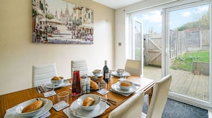 Dining for 6 Garden View