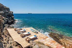 Private patio - Direct access to the sea