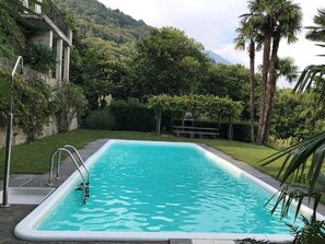 Pool - garden - barbecue