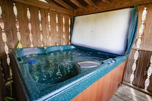 Enjoy evenings in the hot tub!